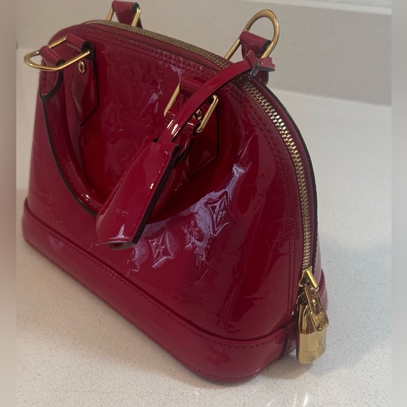 Louis Vuitton "Alma" Monogram pat-tent Leather Medium Size Bag in Red. Looks new - Picture 13 of 16